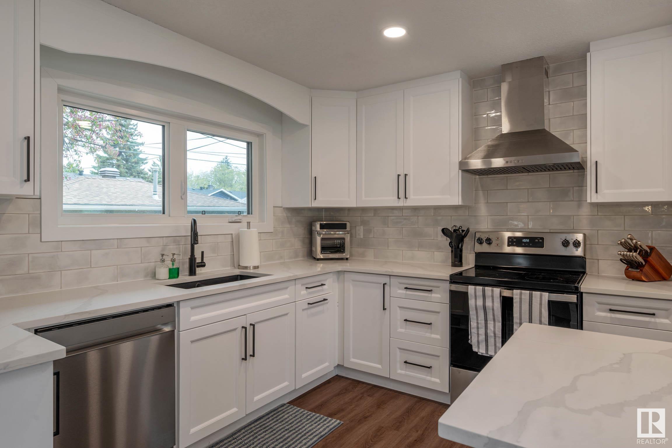 14622 95 Avenue NW  Edmonton AB T5N 0B3 photo