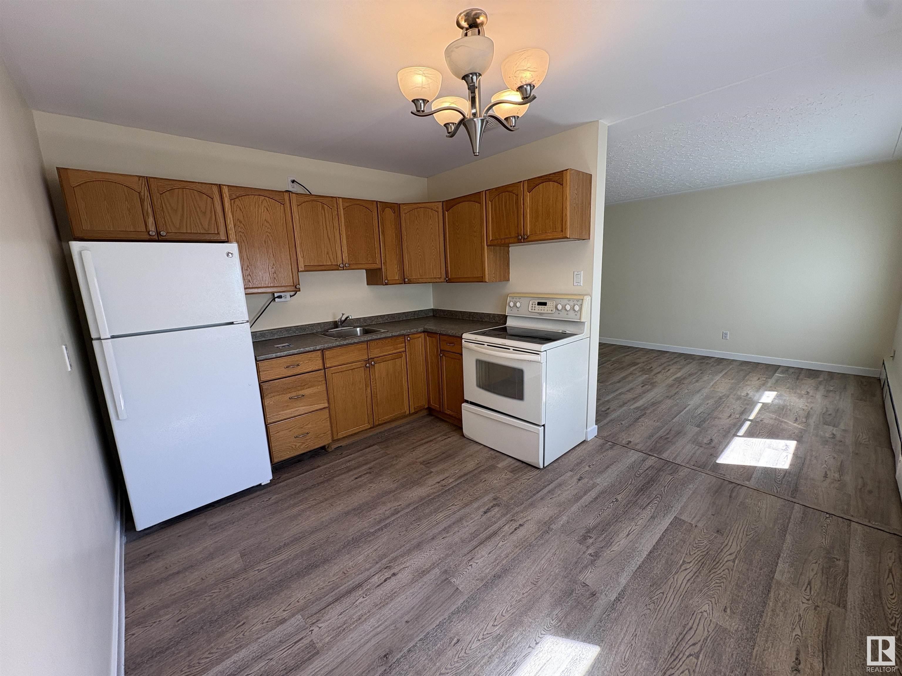 Property Photo:  10625 107 Avenue NW 6  AB T5H 0W5 