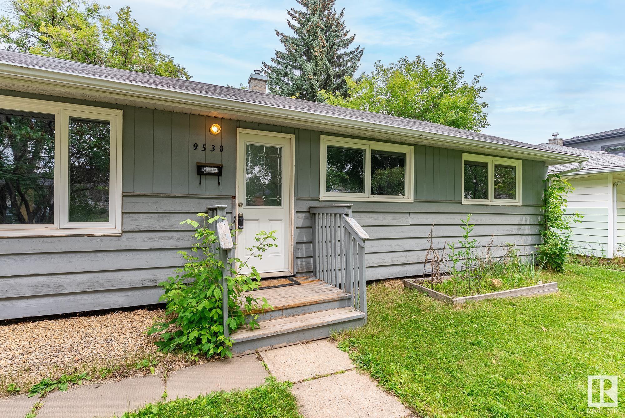 Property Photo:  9530 70 Avenue NW  AB T6E 0V1 