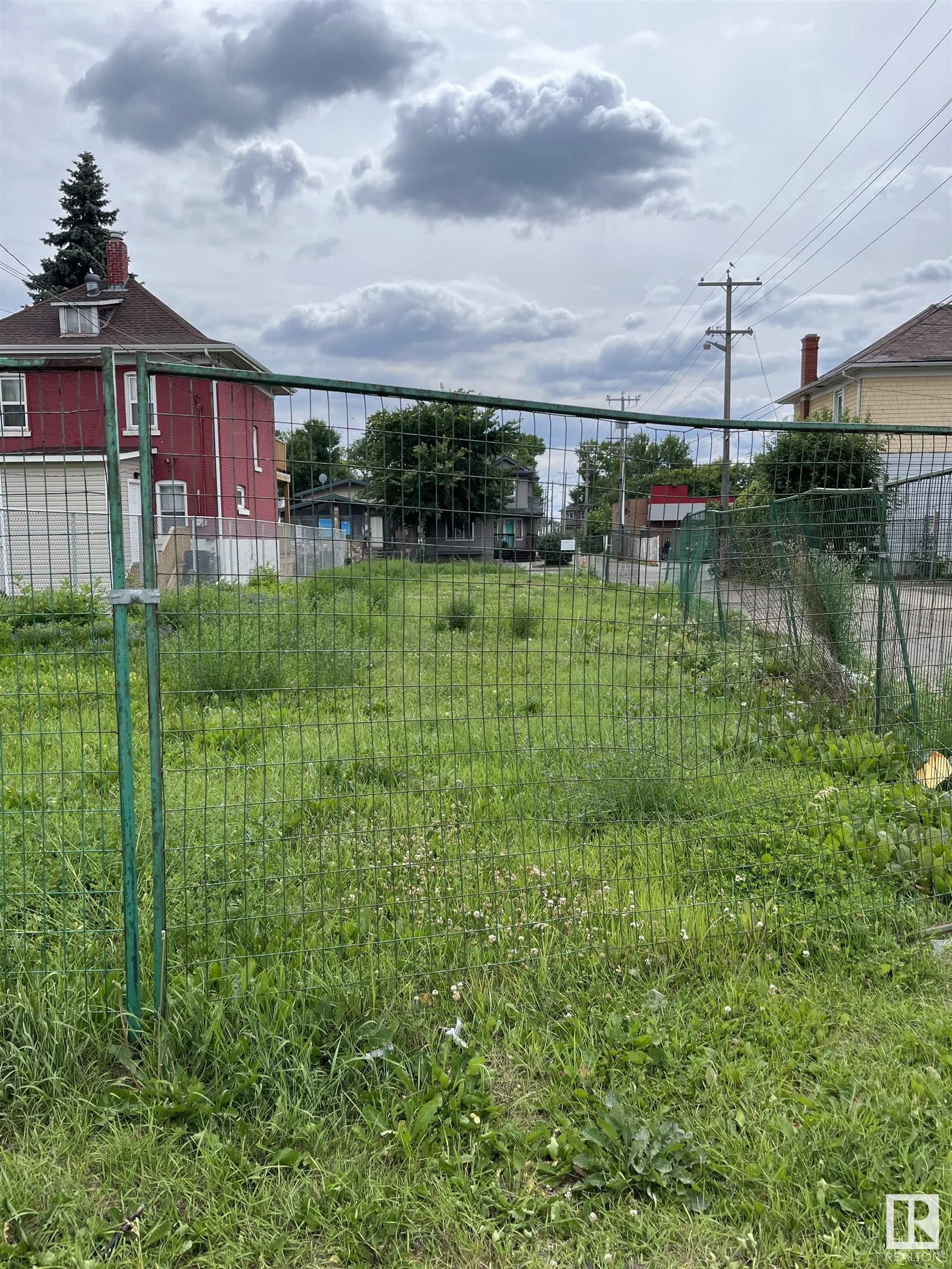 Property Photo:  9352 107A Avenue NW  AB T5H 0Z3 