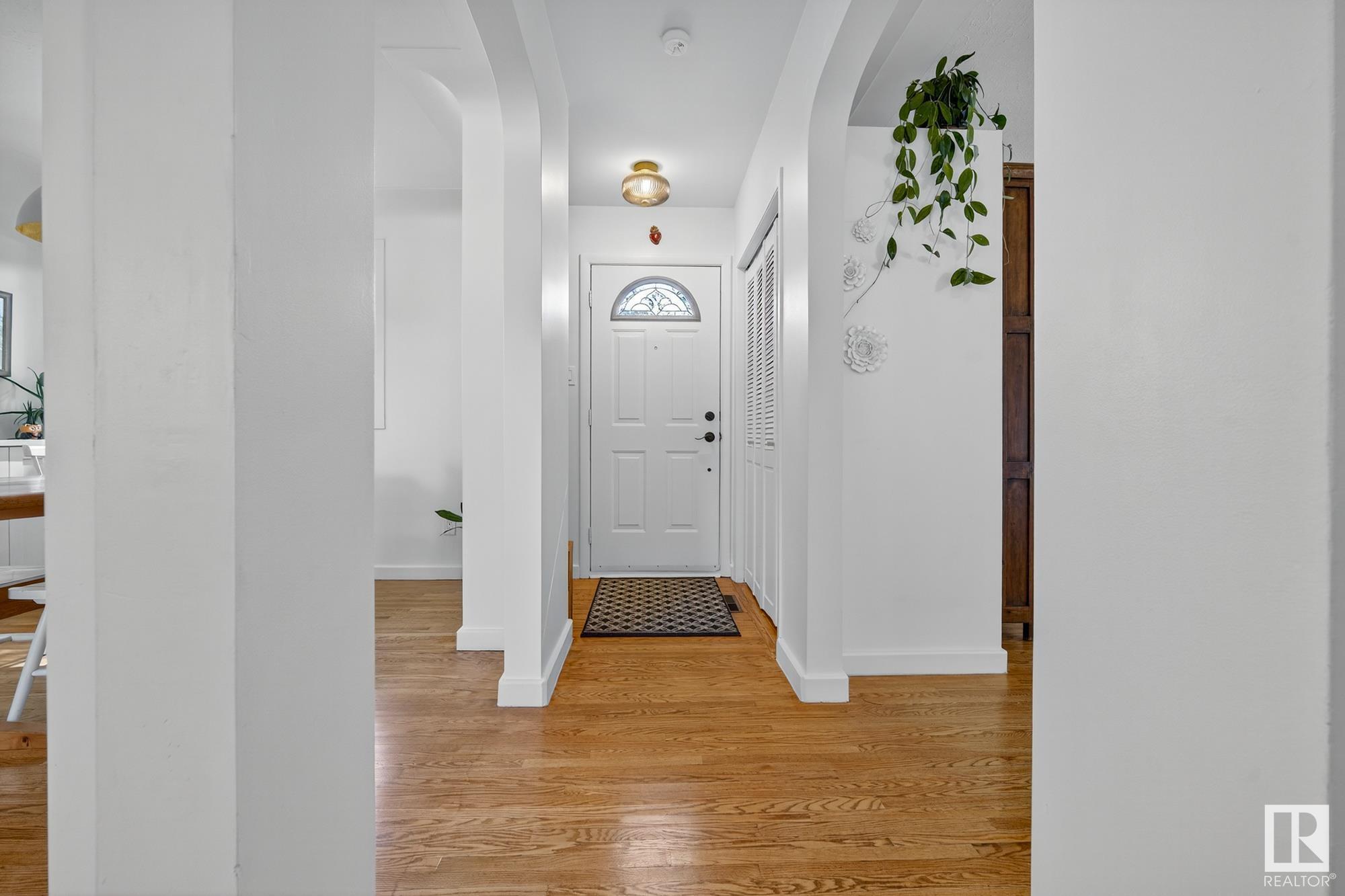 Property Photo:  10940 130 Street NW  AB T5M 0Z3 