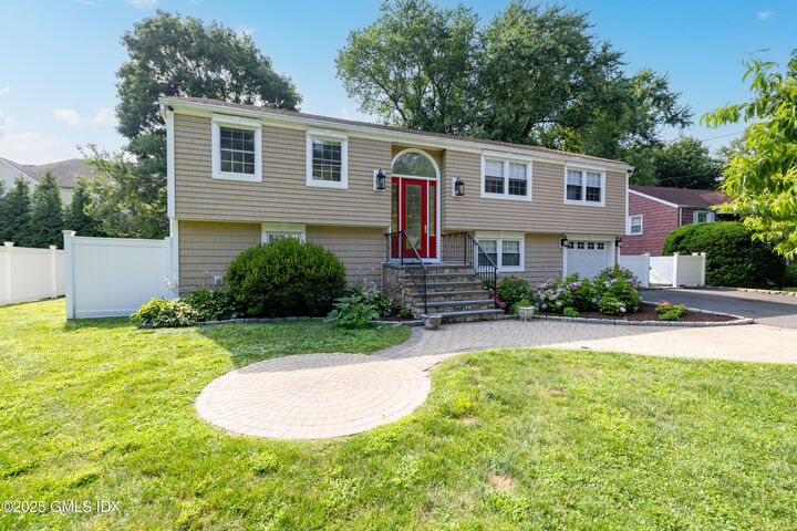 41 Meyer Place  Riverside CT 06878 photo