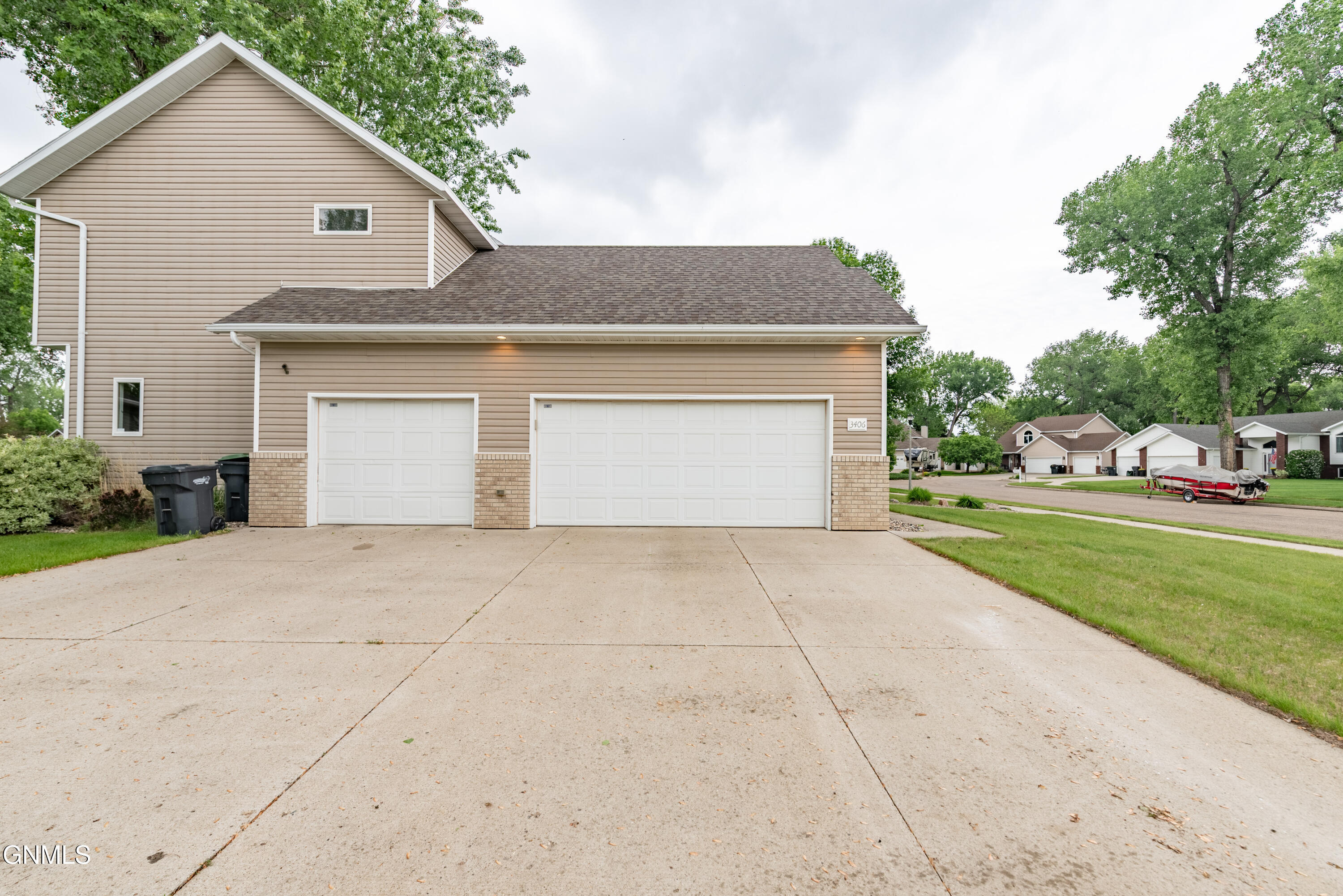 Property Photo:  3406 Heartwood Drive SE  ND 58554 