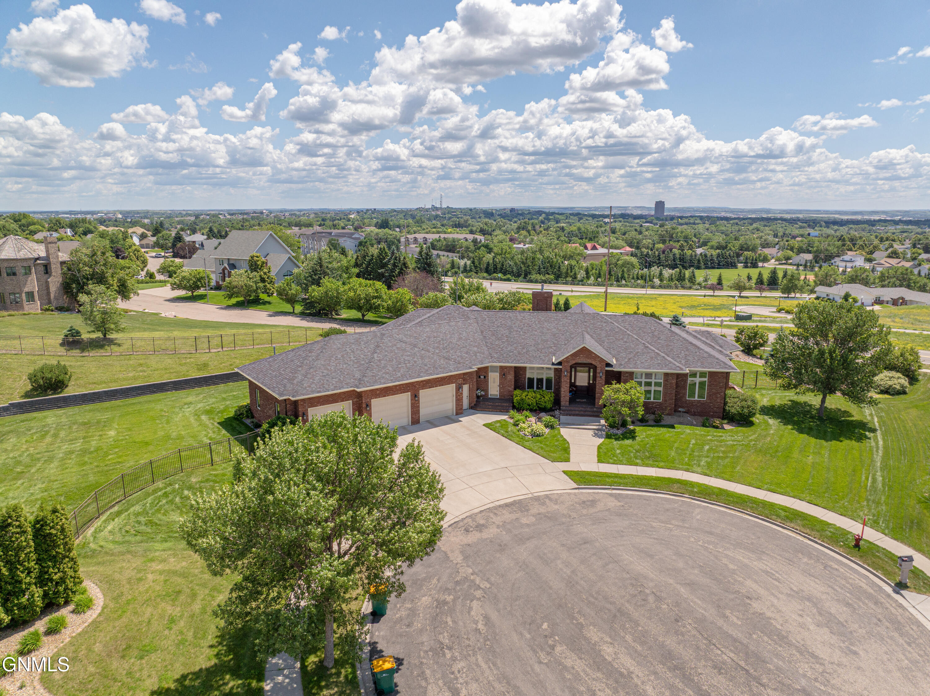 Property Photo:  901 Corvette Circle  ND 58503 