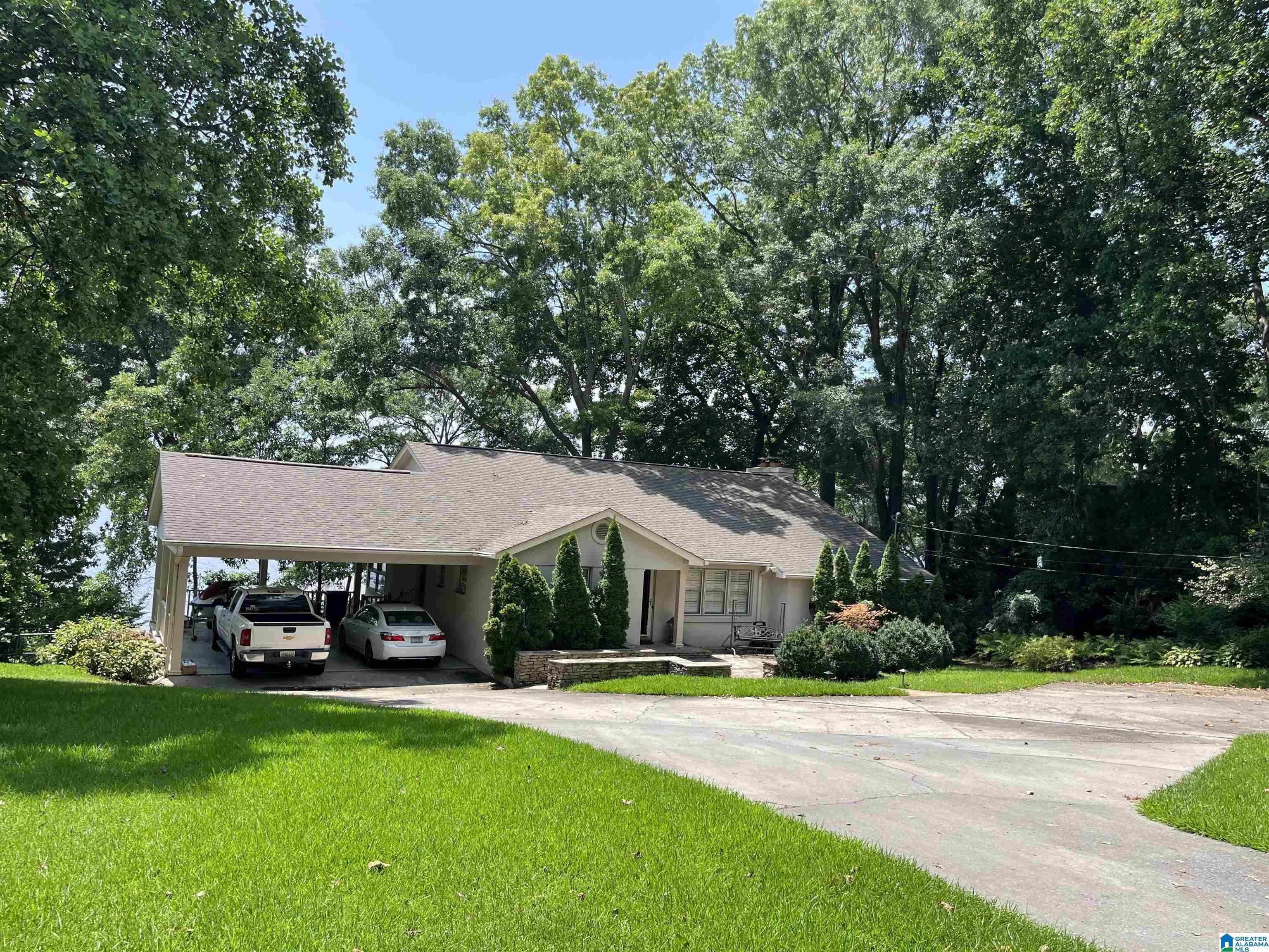 Property Photo: 200 Cove Drive AL 35128