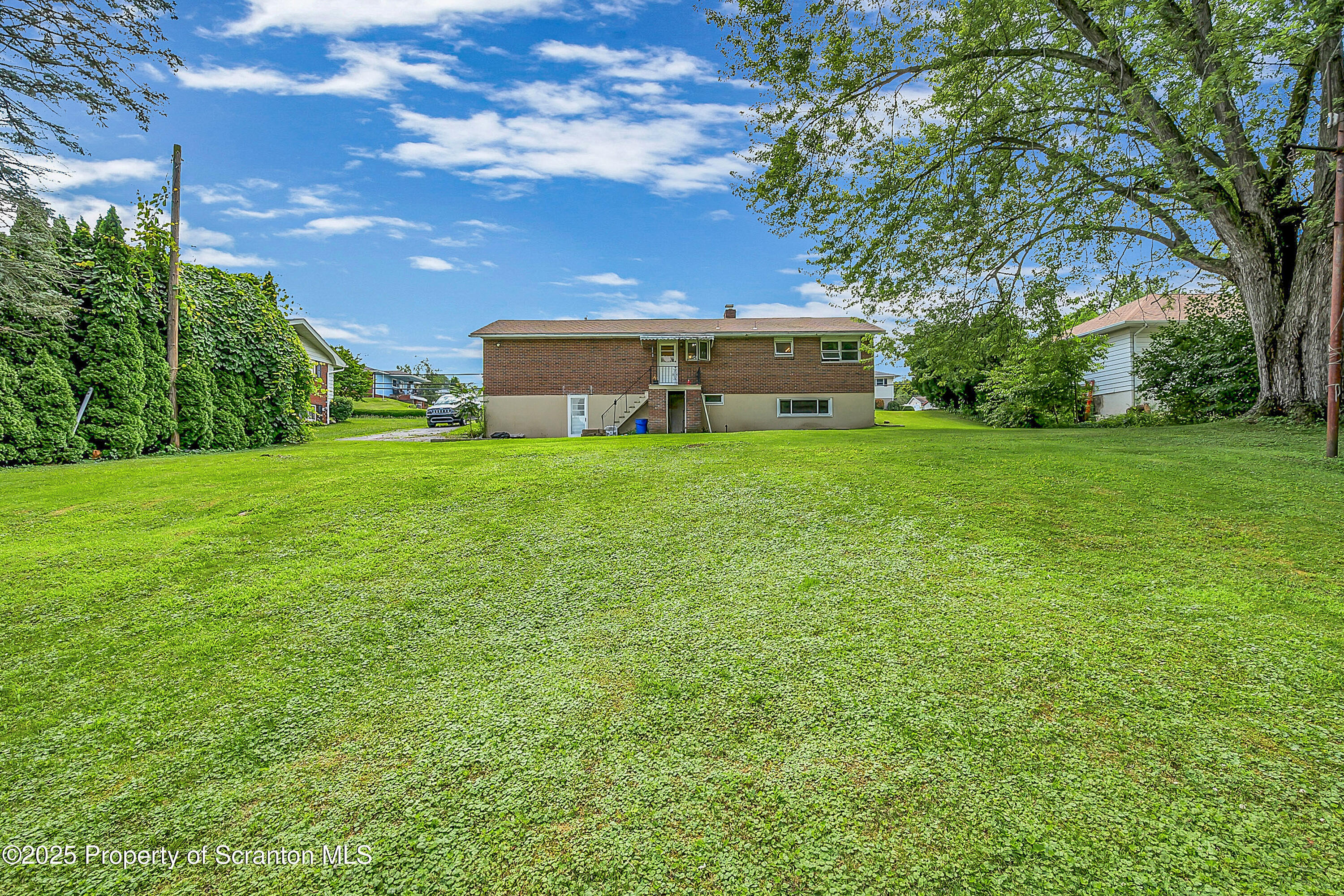 Property Photo: 762 N Valley Avenue PA 18447