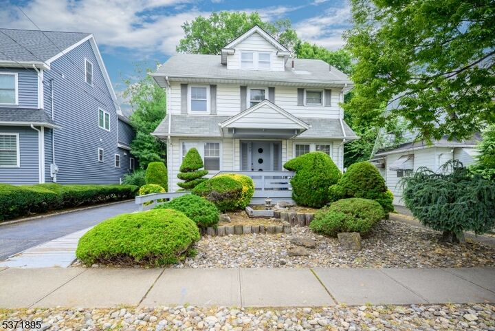 Property Photo:  390 South Pkwy  NJ 07014 