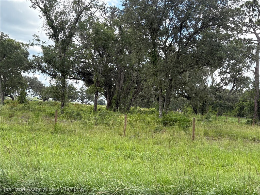 Property Photo: 900 County Road 731 FL 33960