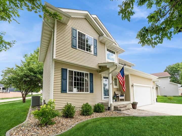 5336 E Kenyon Circle  Des Moines IA 50320 photo