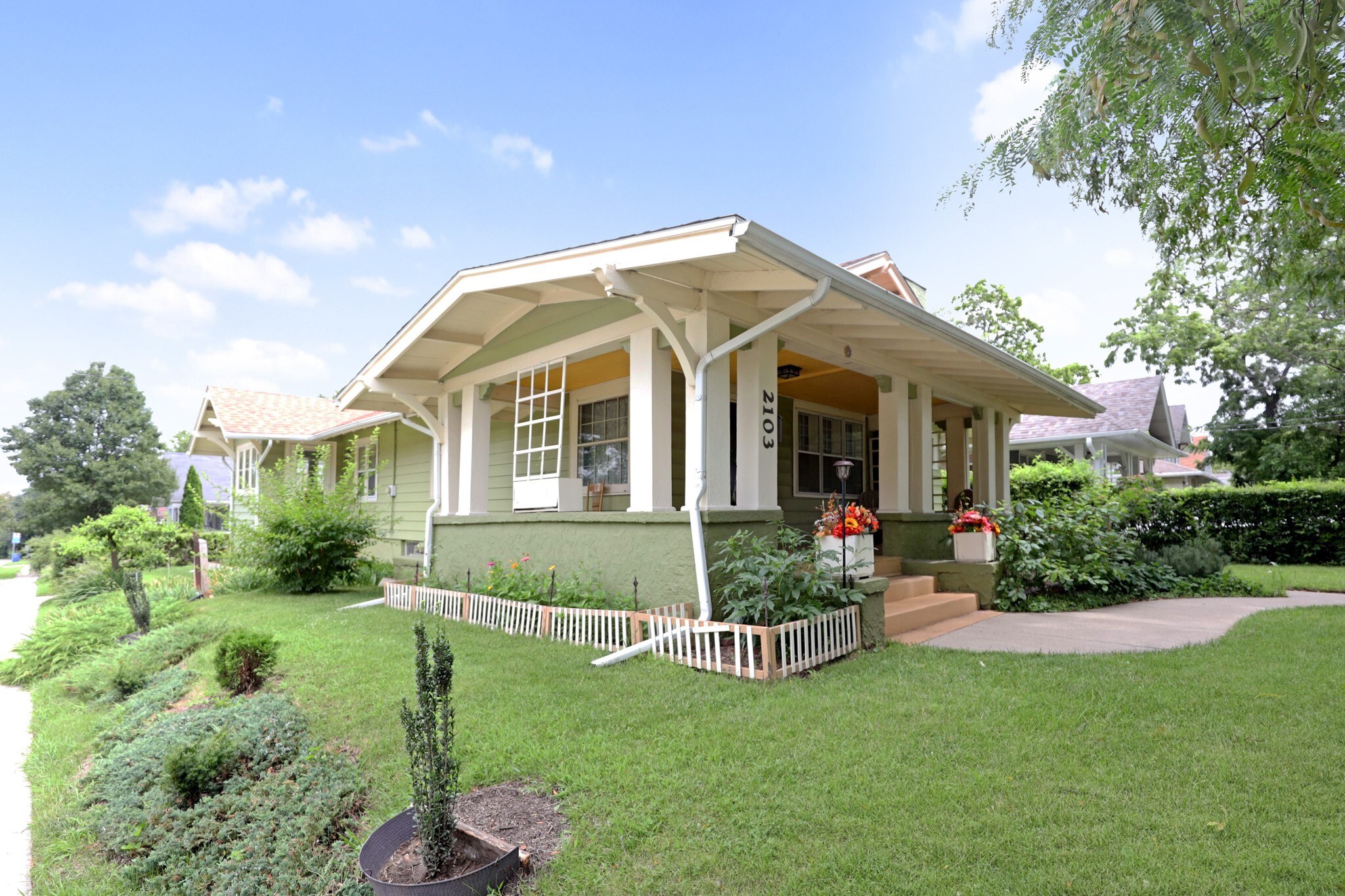 Property Photo: 2103 Washington Avenue IA 50310