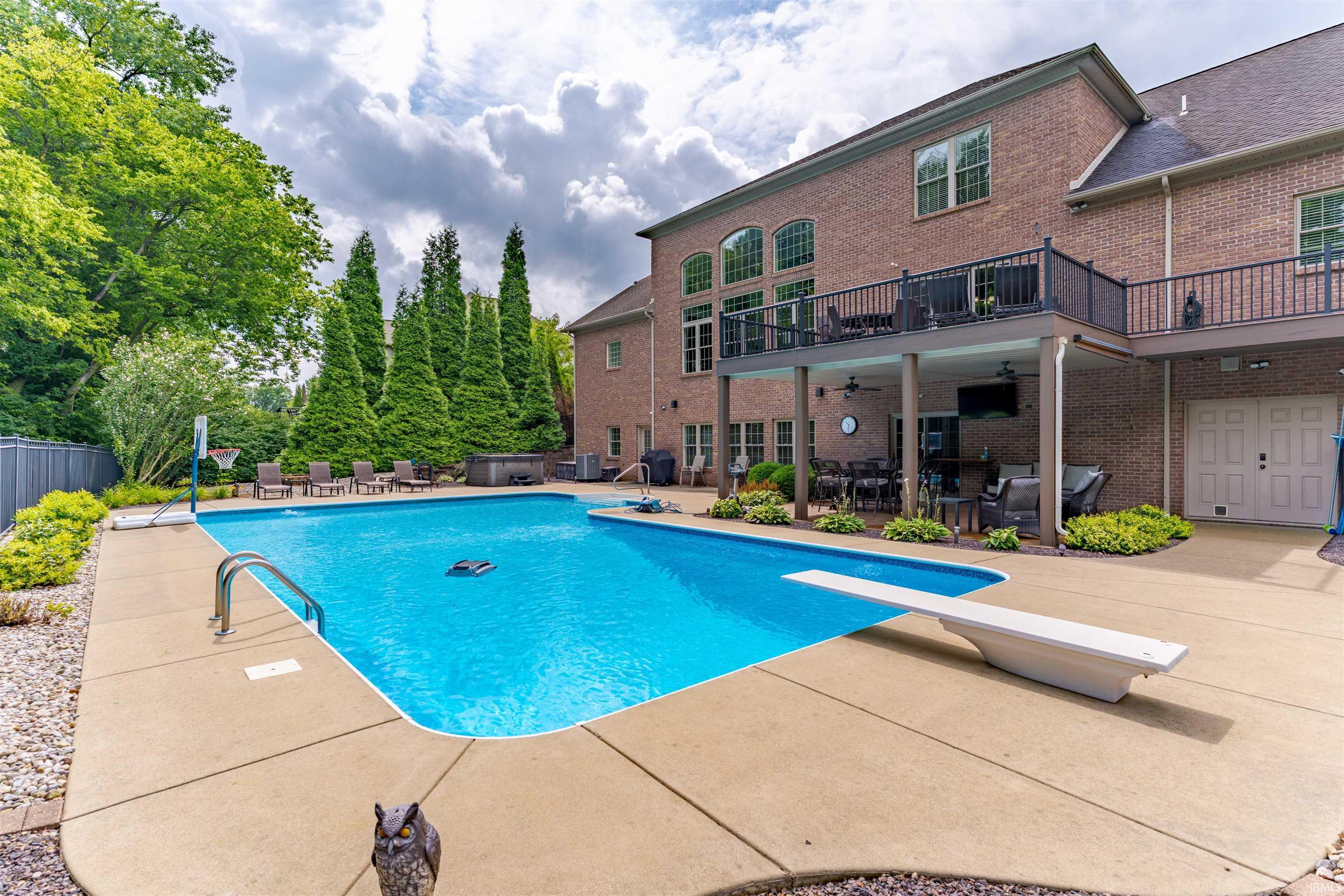 Property Photo: 5316 Ellington Court IN 47630