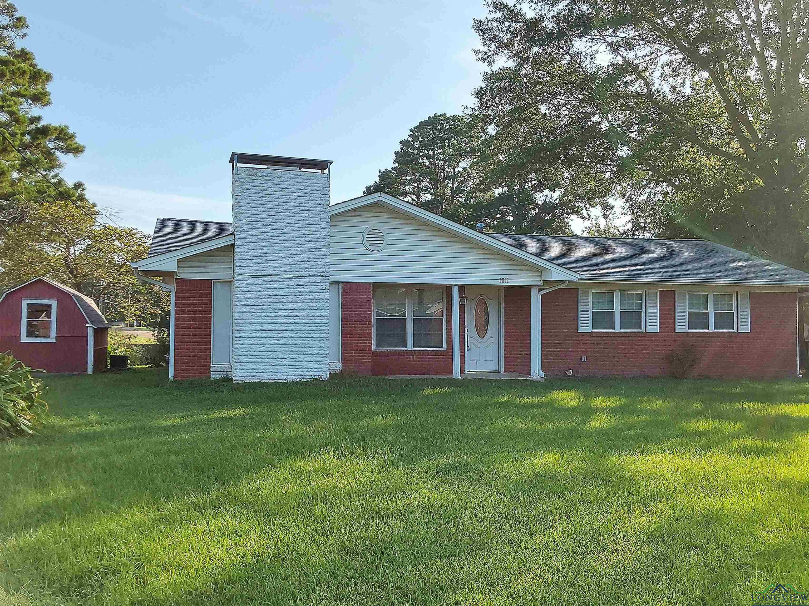 Property Photo: 1011 Hillcrest Street TX 75563