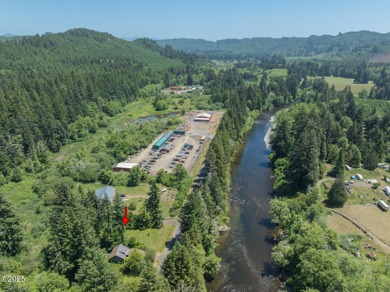 Property Photo: 621 Logsden Road OR 97380