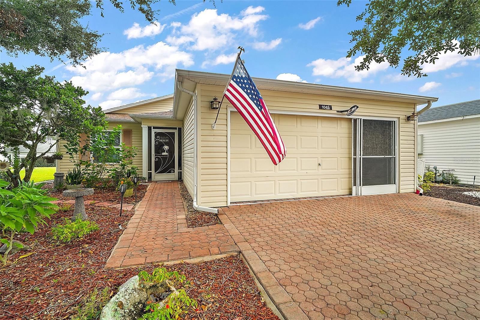 Property Photo:  1045 Meadowbend Drive  FL 34748 