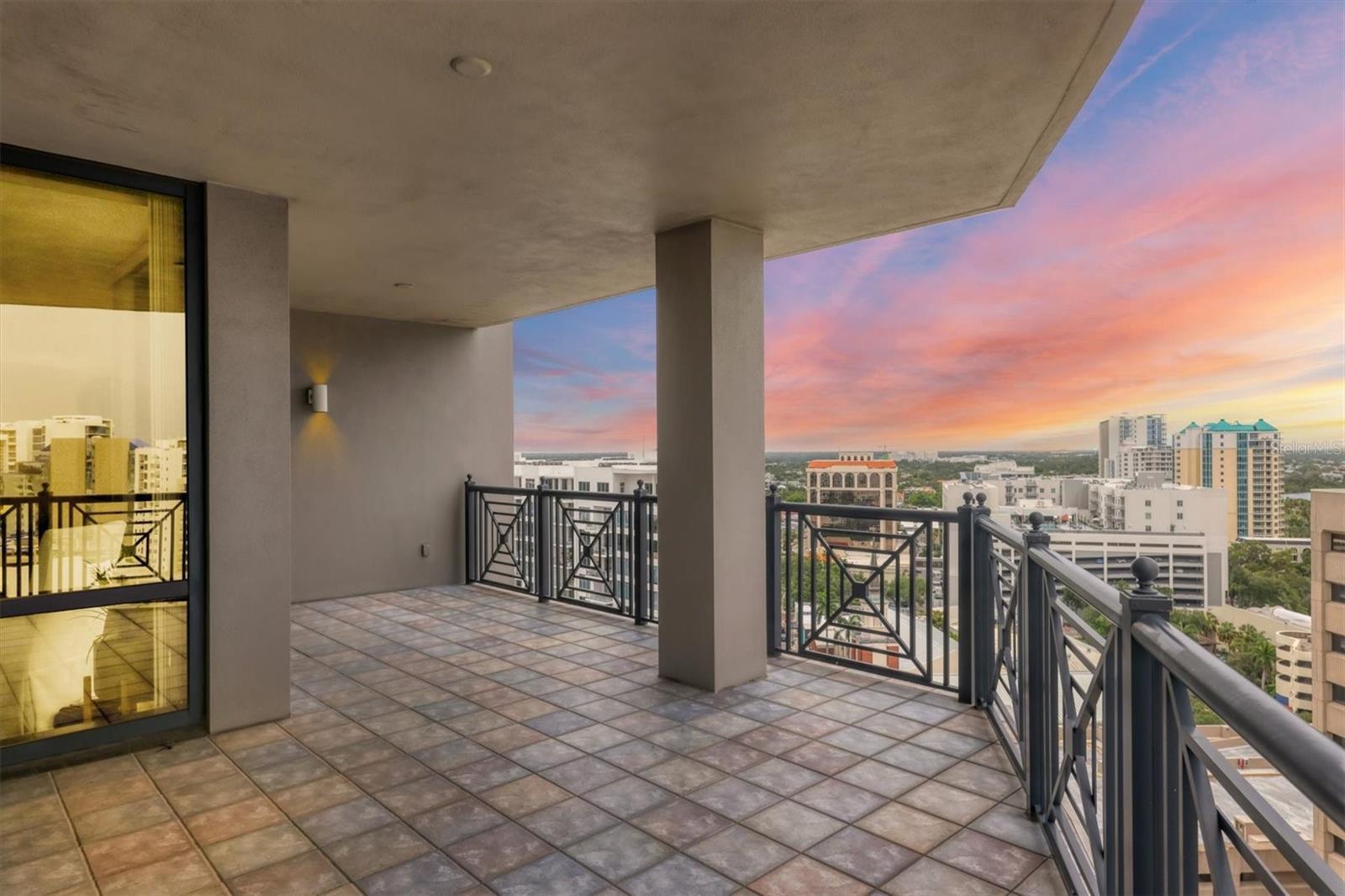 Property Photo:  50 Central Avenue 15F  FL 34236 