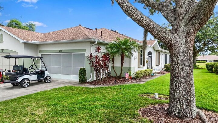 Property Photo: 1207 Huntington Greens Drive FL 33573