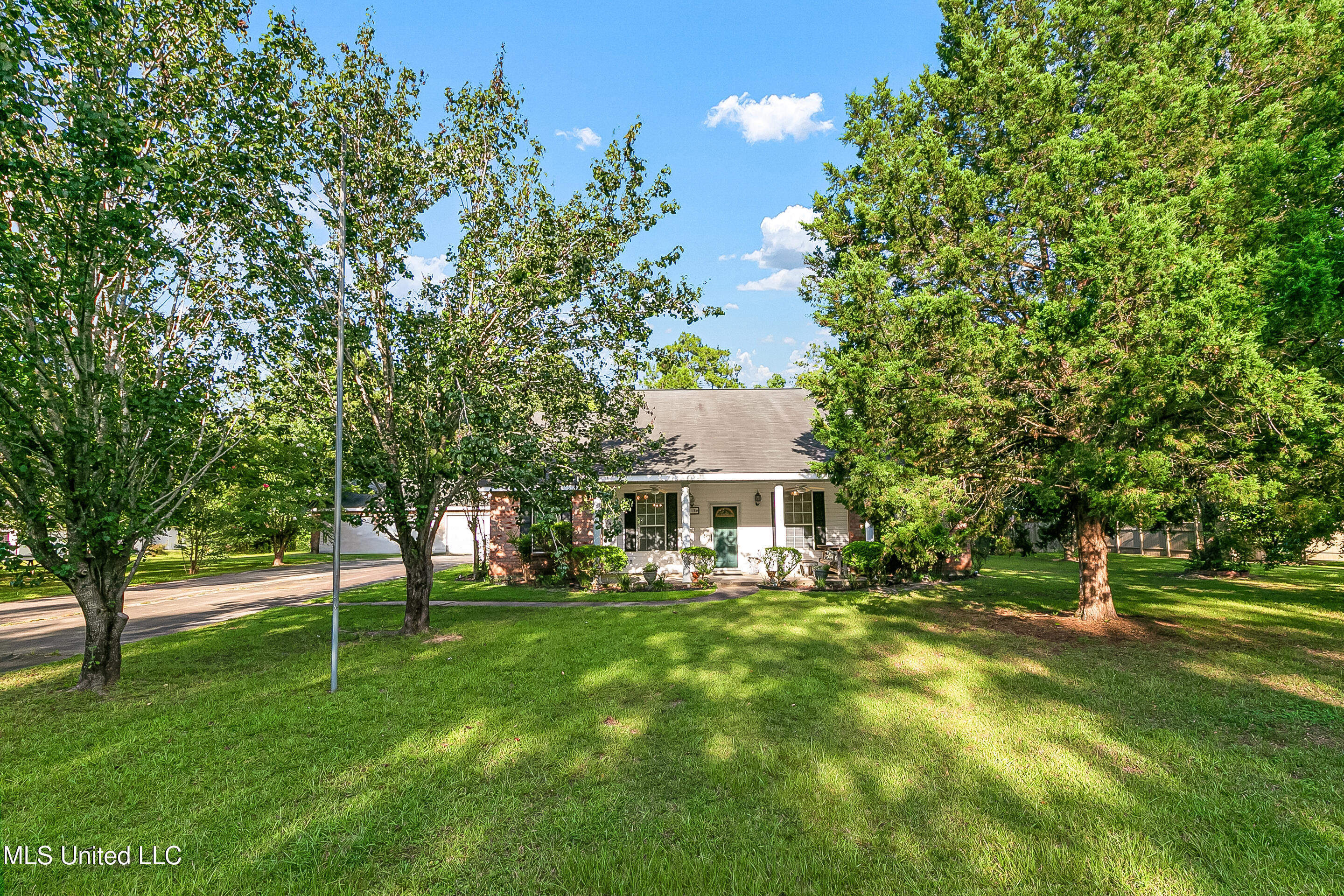Property Photo: 118 Driftwood Road MS 39426