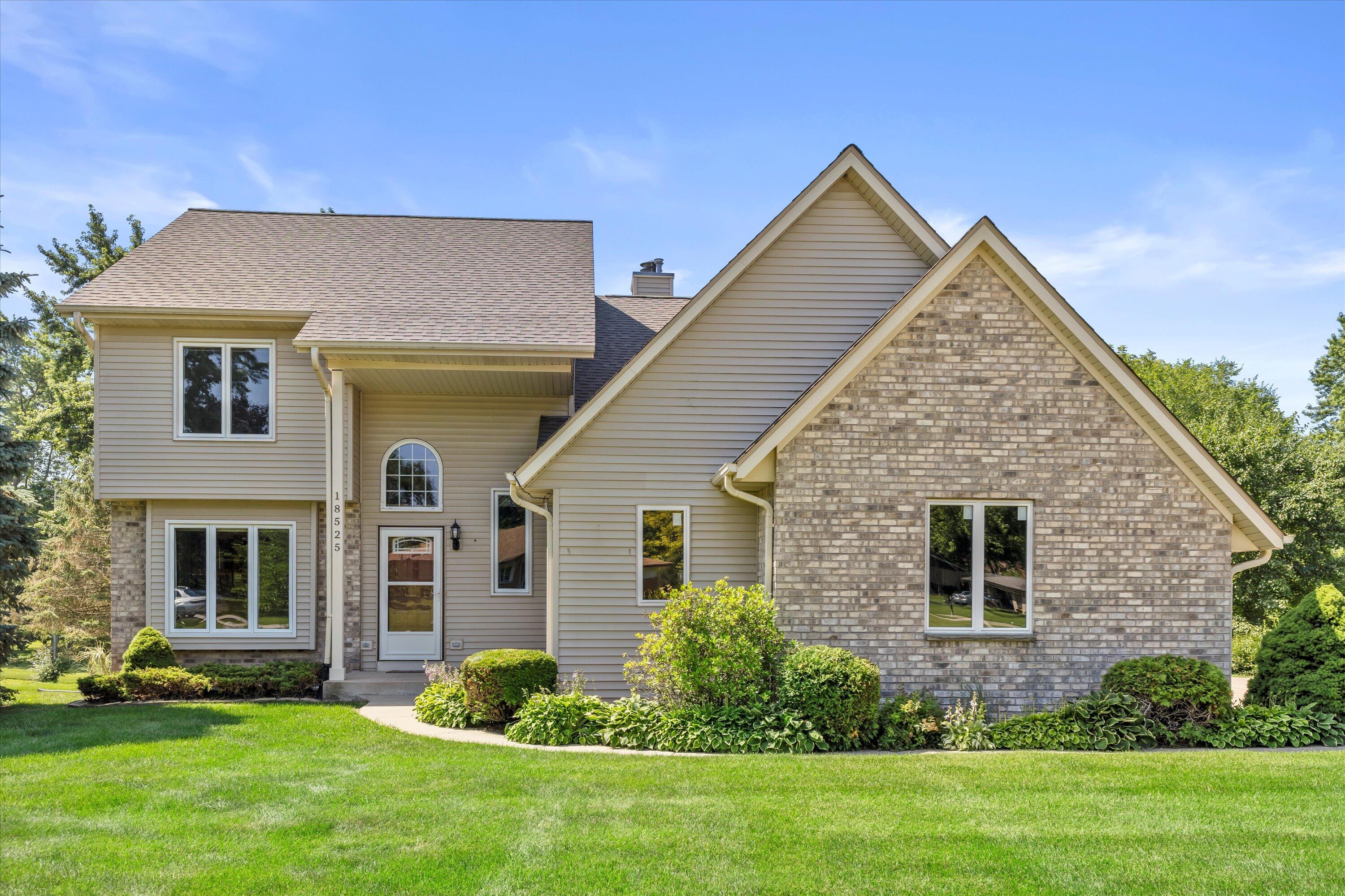 Property Photo: 18525 Brookridge Dr WI 53045