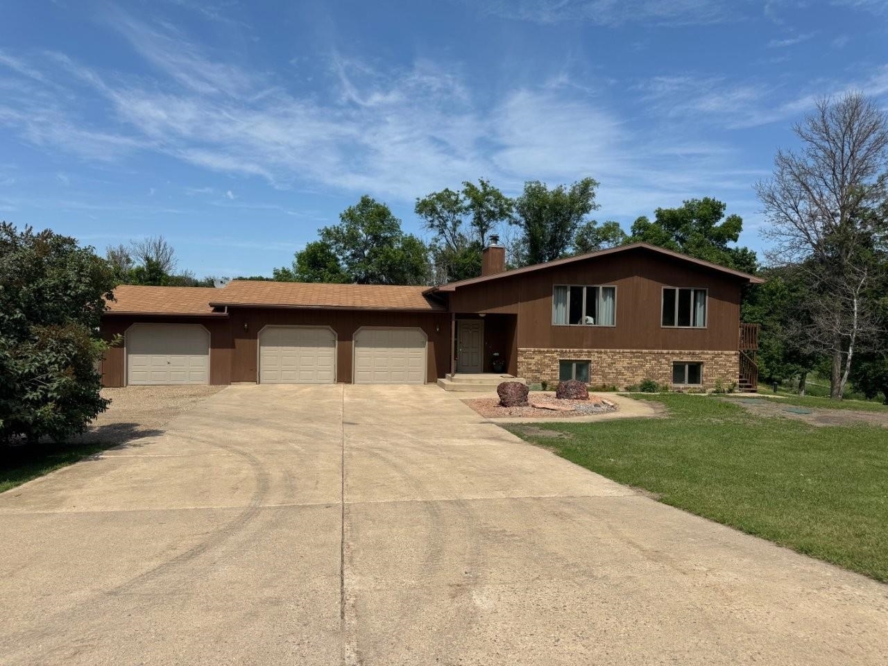 Property Photo: 7021 County Road 19 S ND 58701