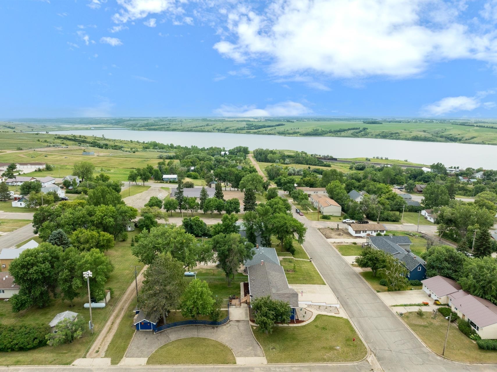Property Photo: 220 NE 4th Ave ND 58746