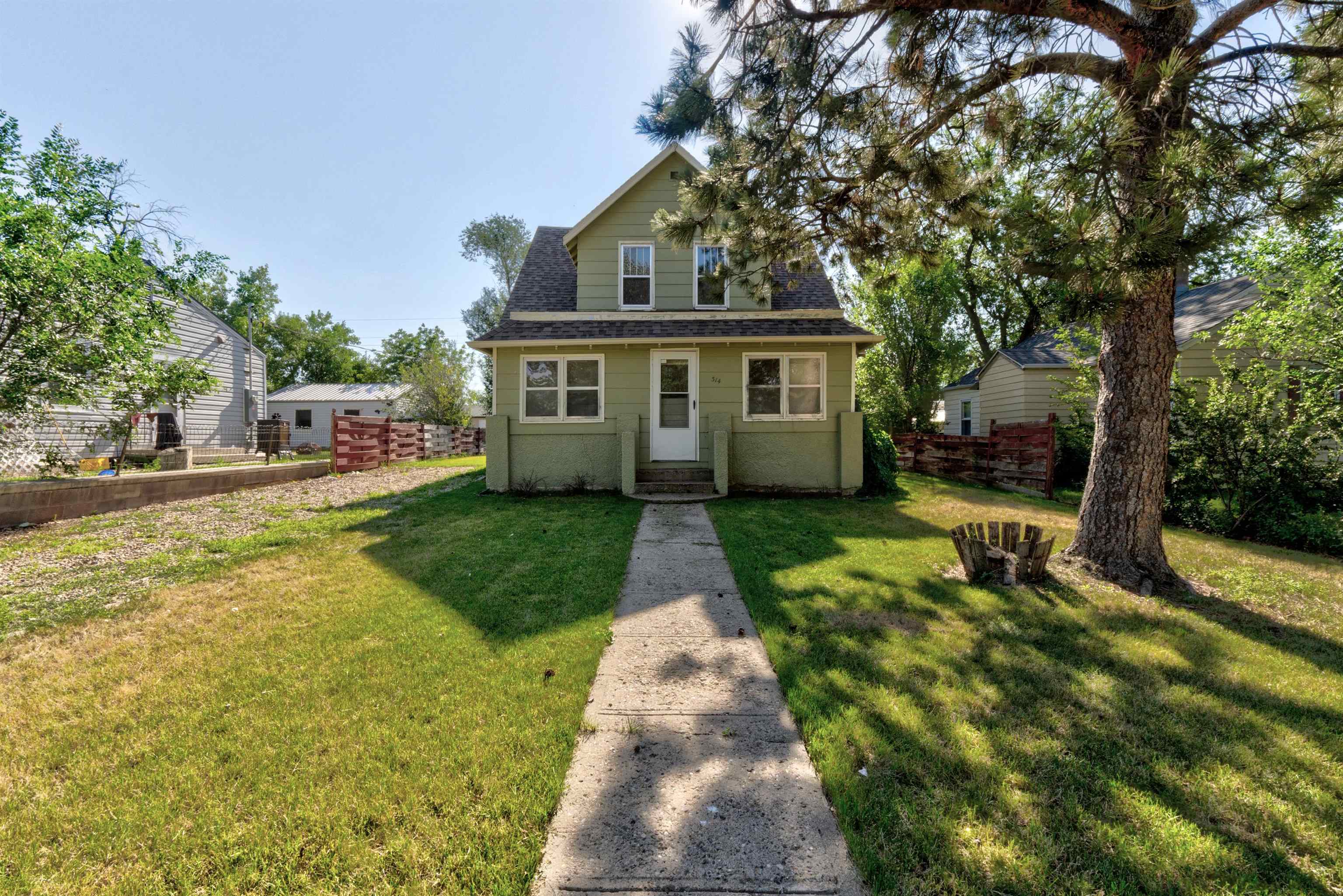 Property Photo: 314 S Bailey Avenue SD 57761