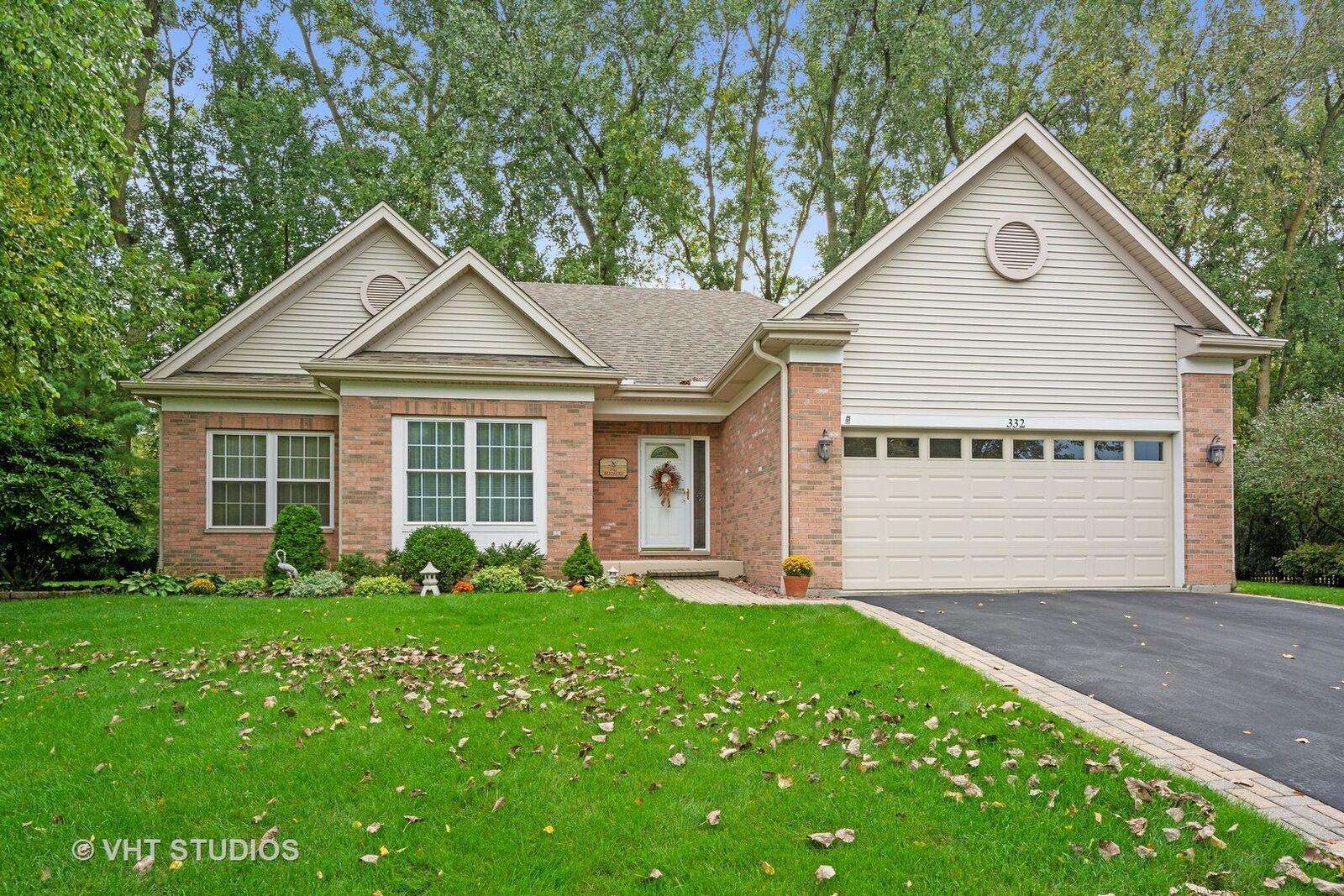 Property Photo:  332 Oak Grove Circle  IL 60084 