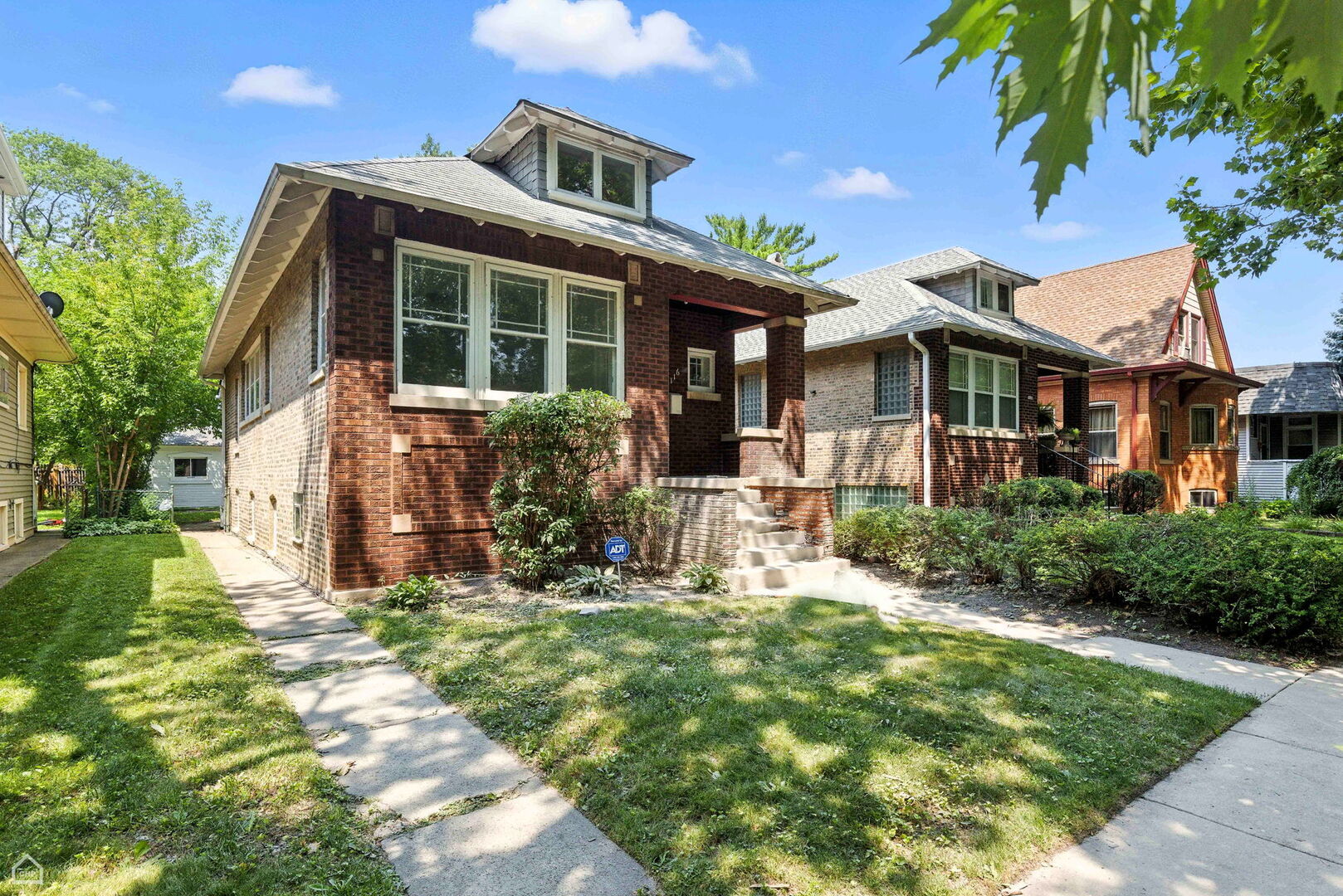 Property Photo: 5116 N Saint Louis Avenue IL 60625