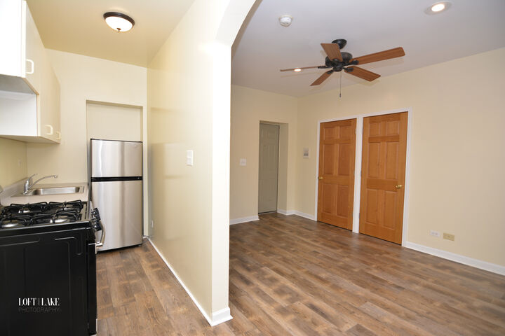 Property Photo: 6250 N Winthrop Avenue 205 IL 60660