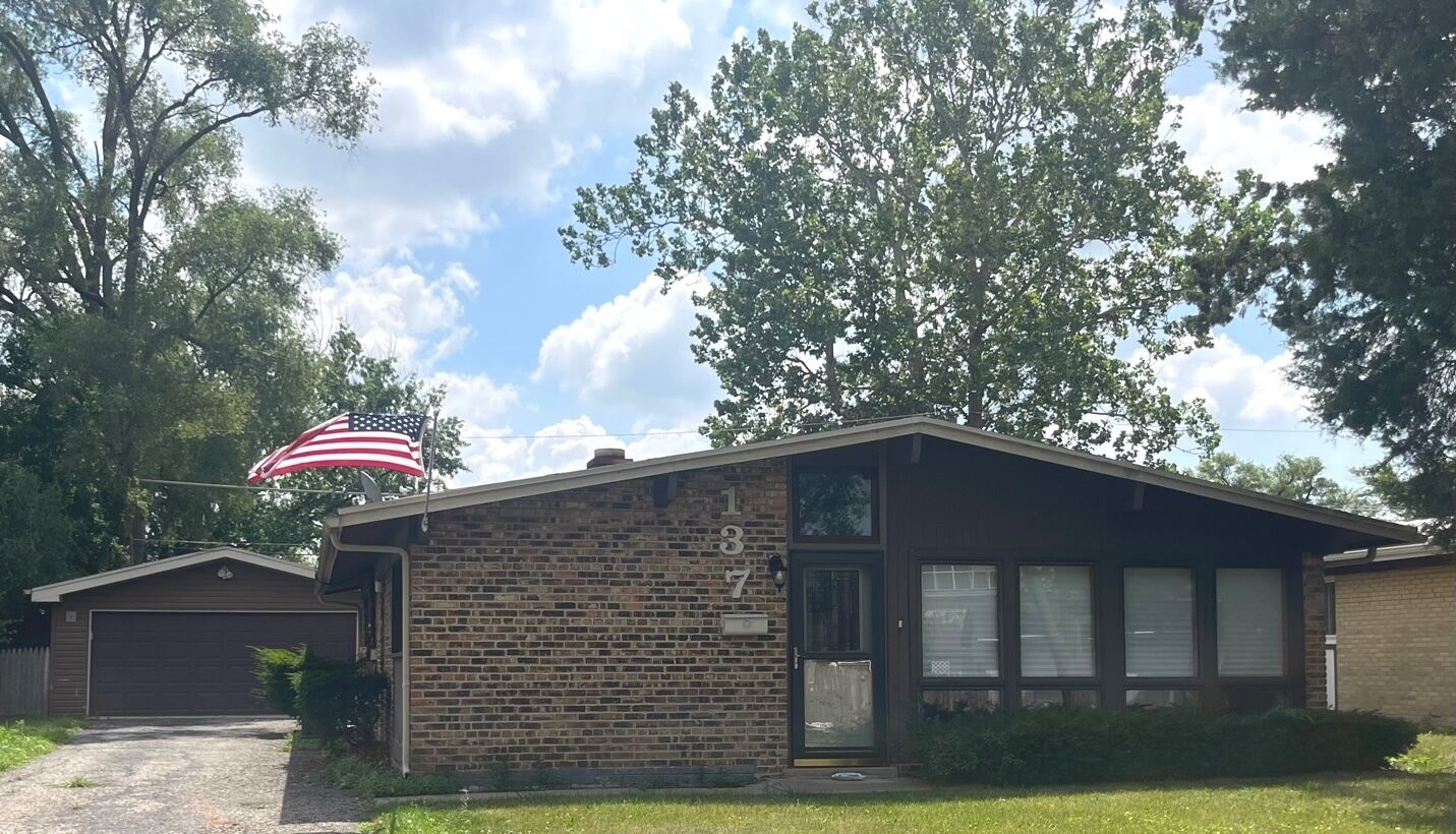 Property Photo:  137 N Highview Avenue  IL 60101 