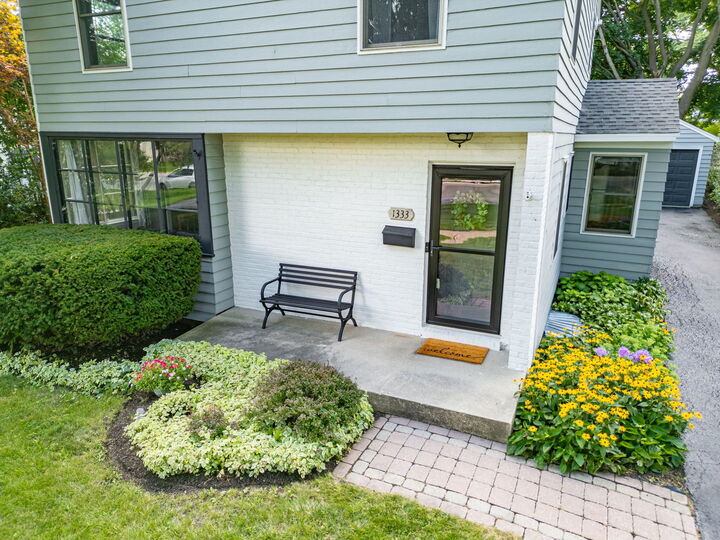 Property Photo:  1333 S 3rd Street  IL 60174 