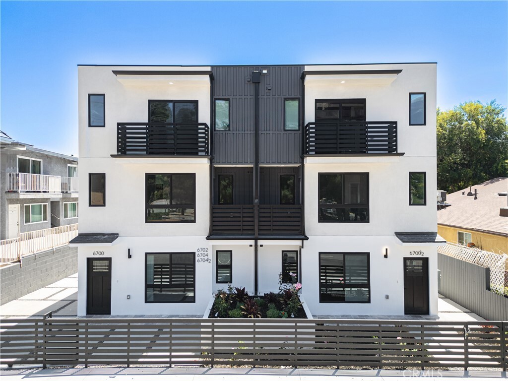 Property Photo: 6700 Kester Avenue CA 91405