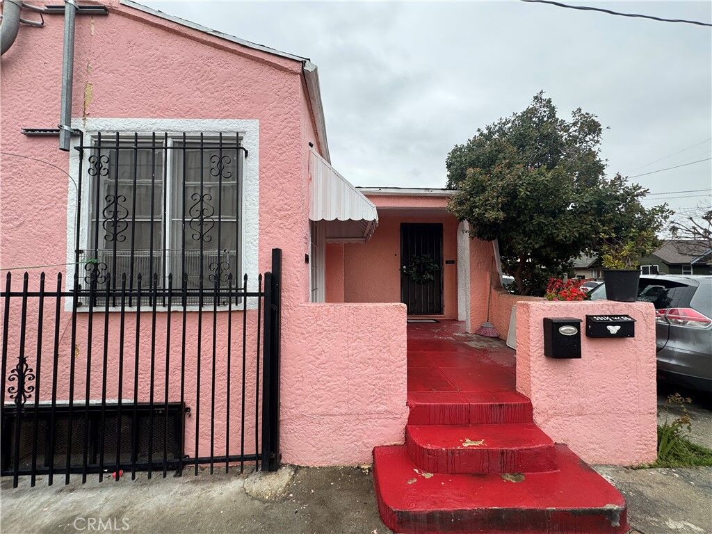 Property Photo:  529 W 56th Street  CA 90037 