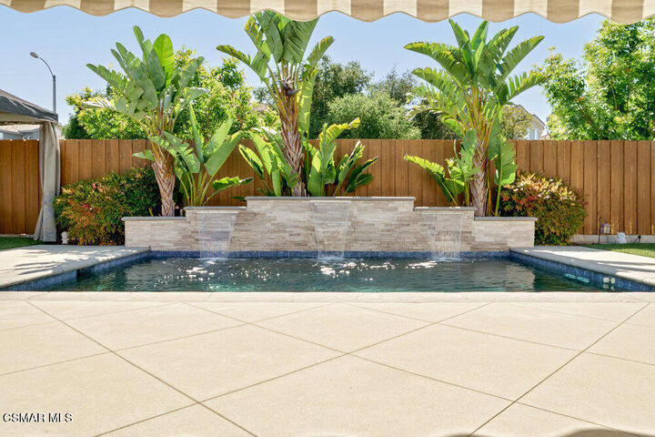 Property Photo: 237 Castilian Avenue CA 91320