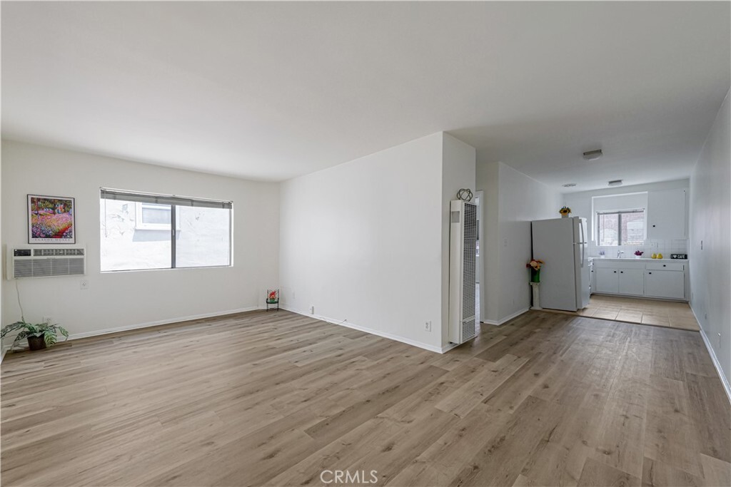 Property Photo: 118 S Manhattan Place 6 CA 90004
