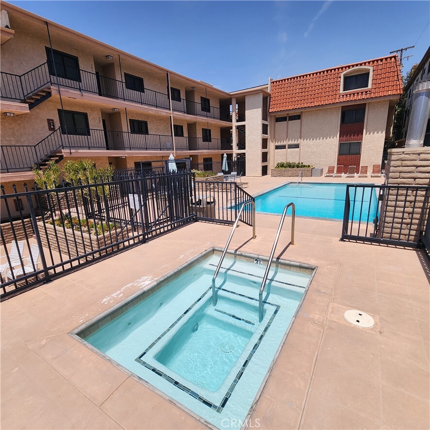 Property Photo:  900 Cedar Street 107  CA 90245 