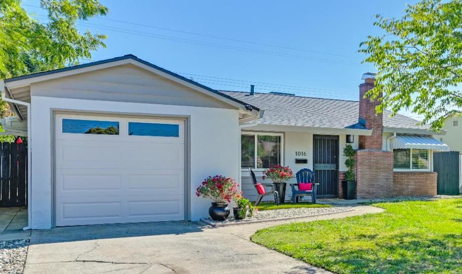 Property Photo:  1016 Hampton Road  CA 95864 