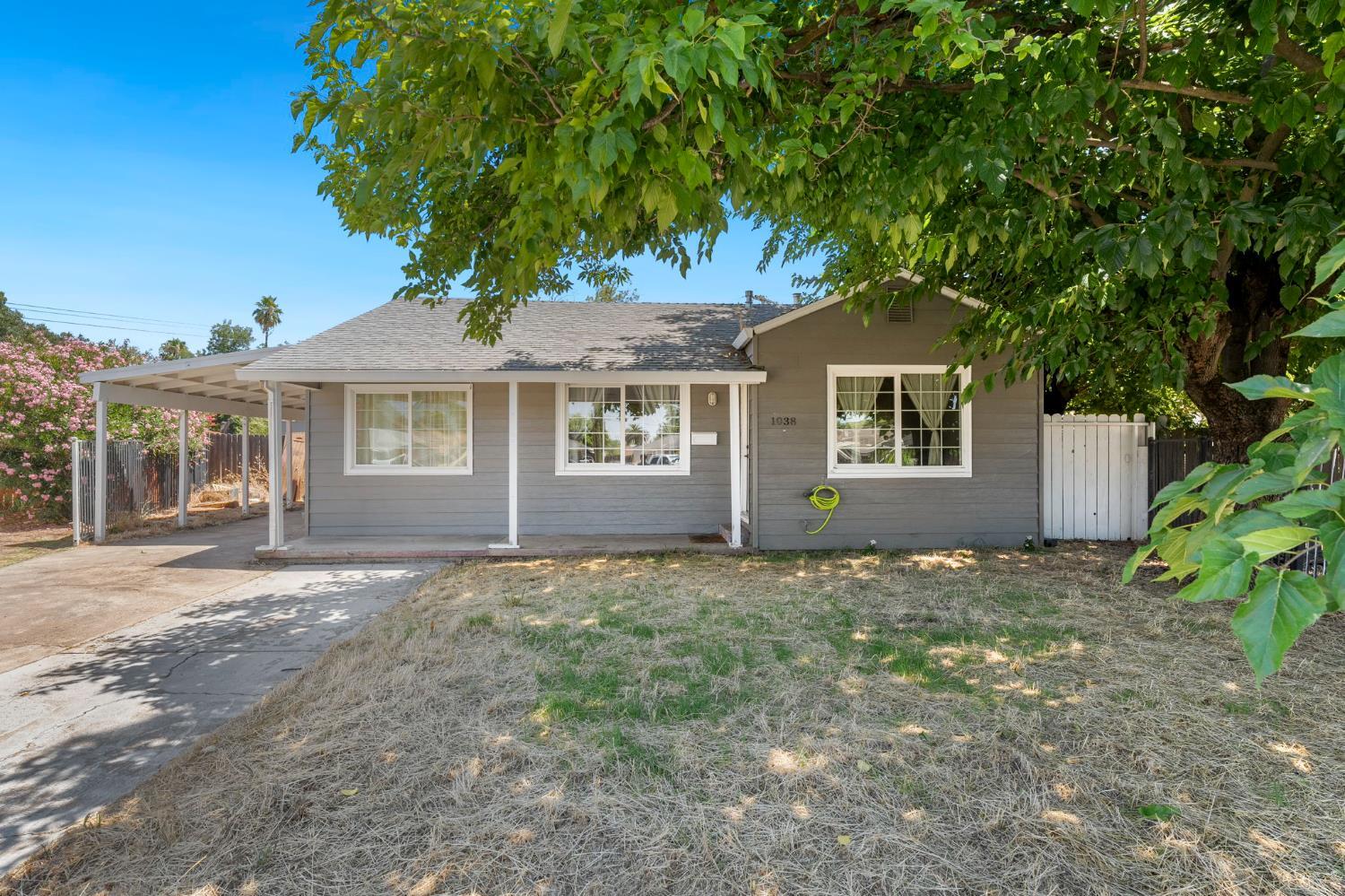Property Photo: 1038 Macarlen Way CA 95815