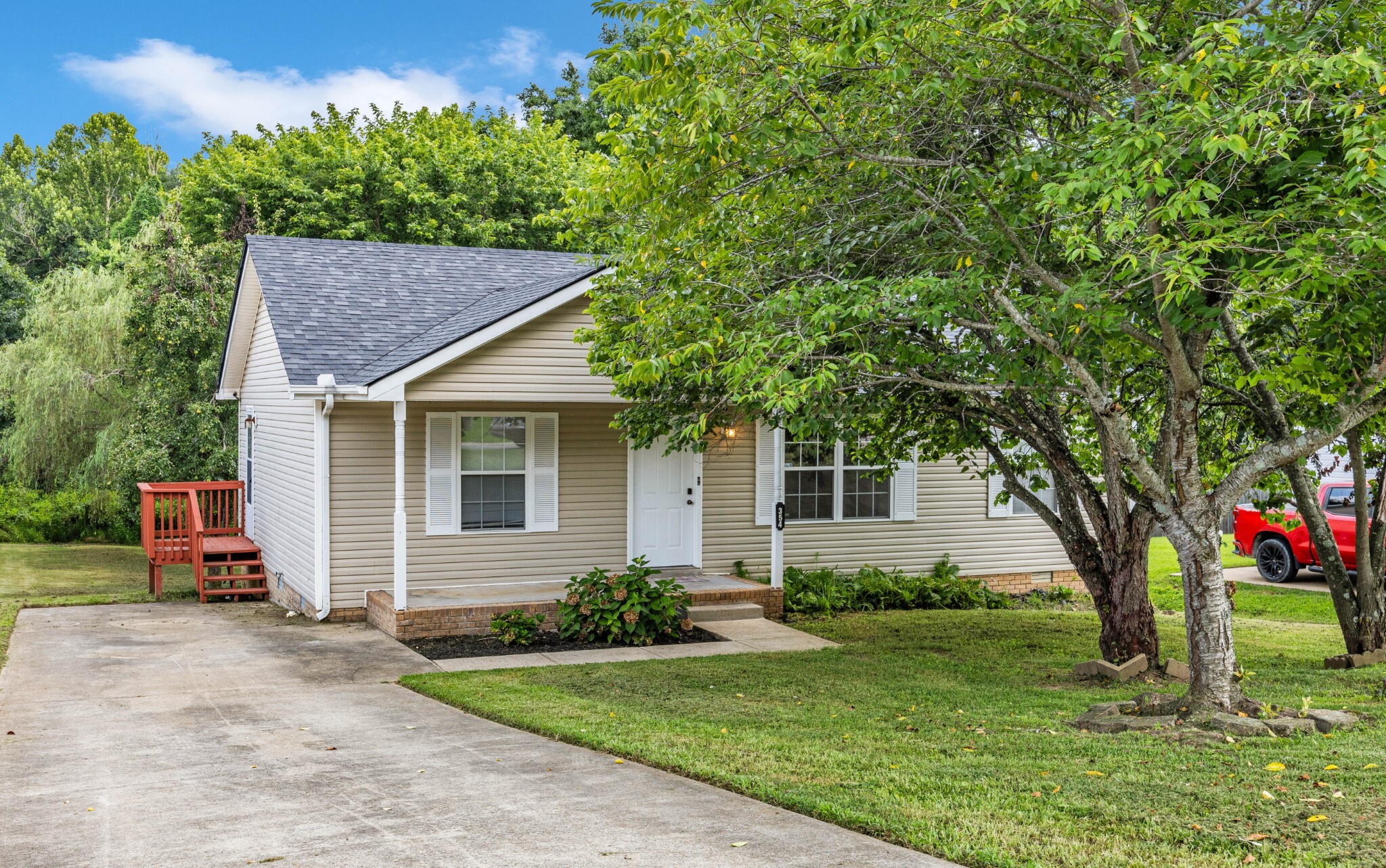 Property Photo:  354 Donna Dr  TN 37042 