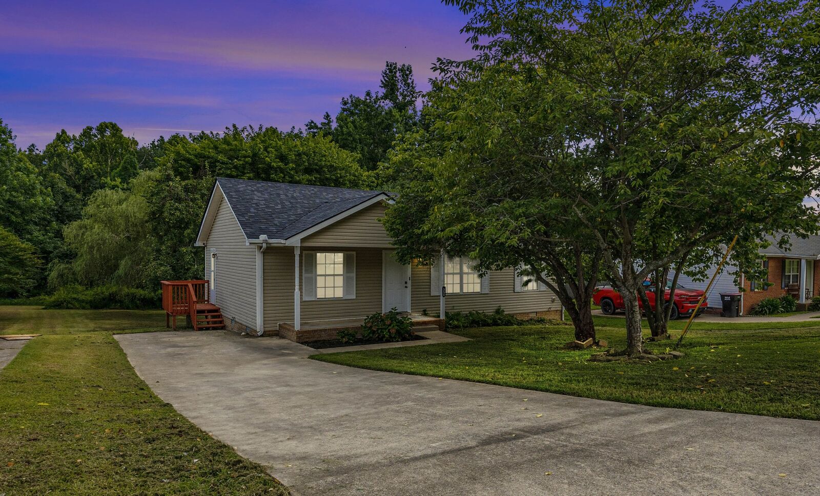 Property Photo: 354 Donna Dr TN 37042