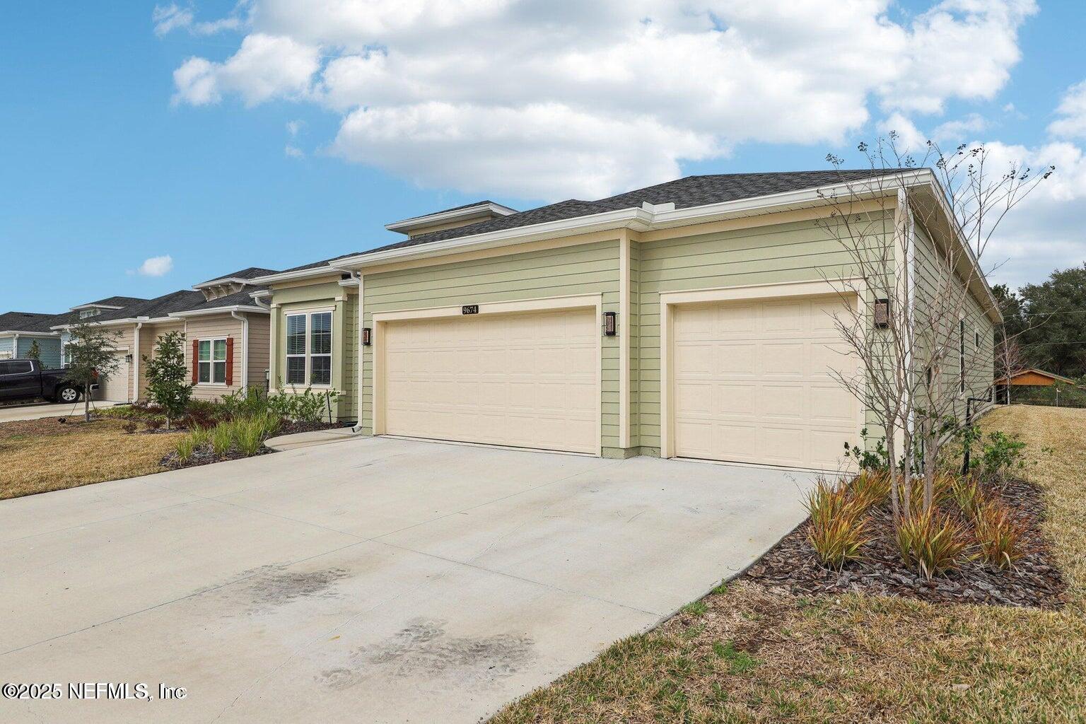 Property Photo: 9674 Gaynor Circle FL 32219