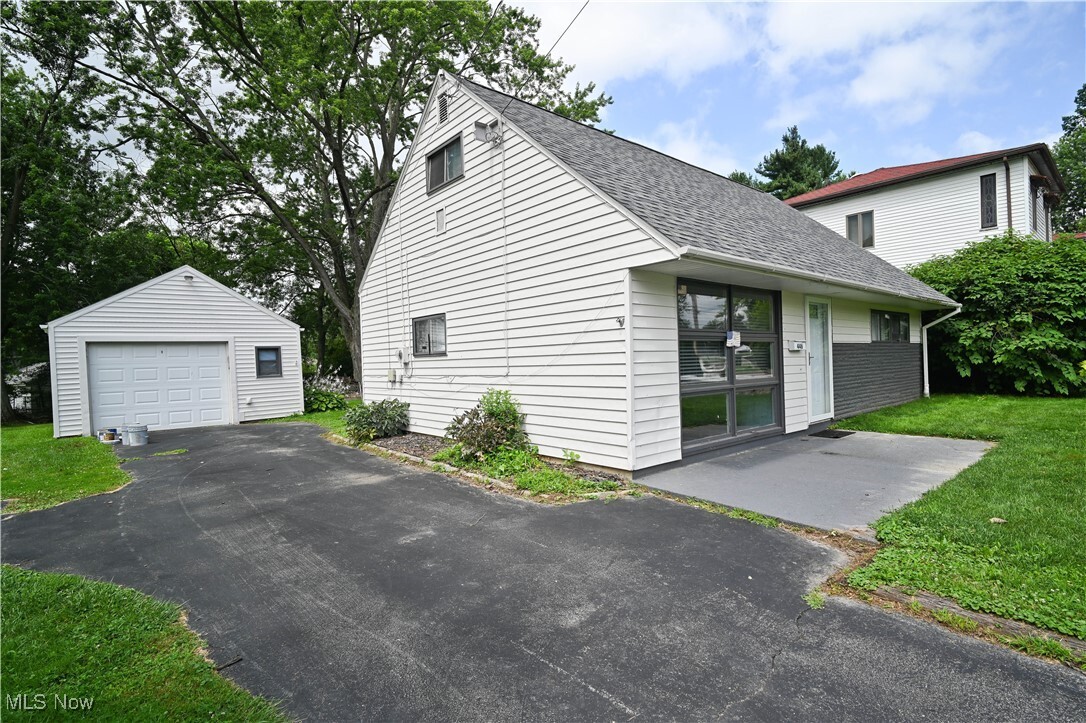 Property Photo: 446 S Edgehill Avenue OH 44515