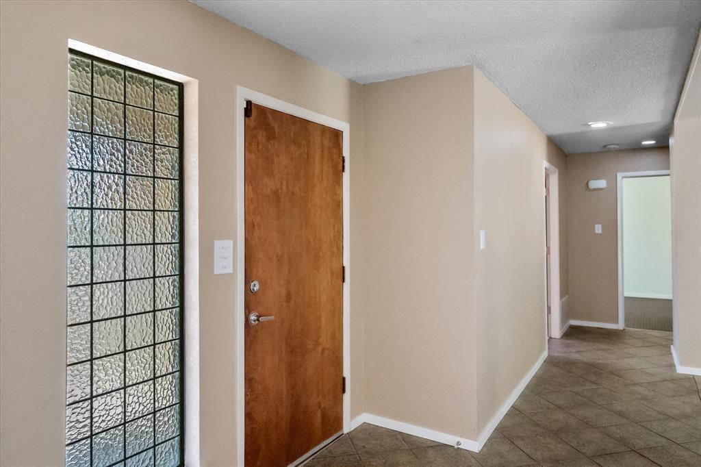 Property Photo: 2809 Burlwood Drive TX 76016