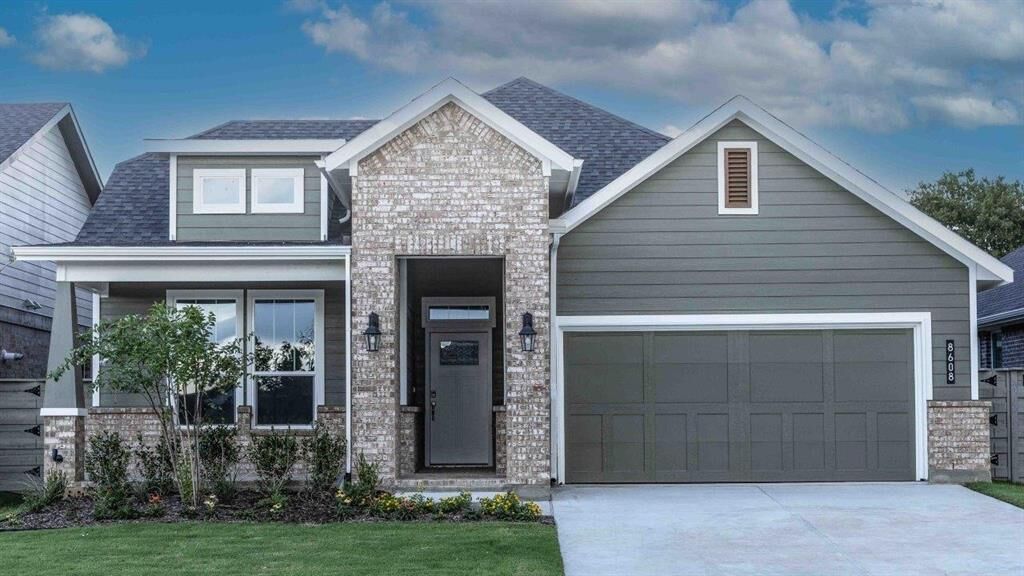 Property Photo: 8608 Red Oak Drive TX 76247