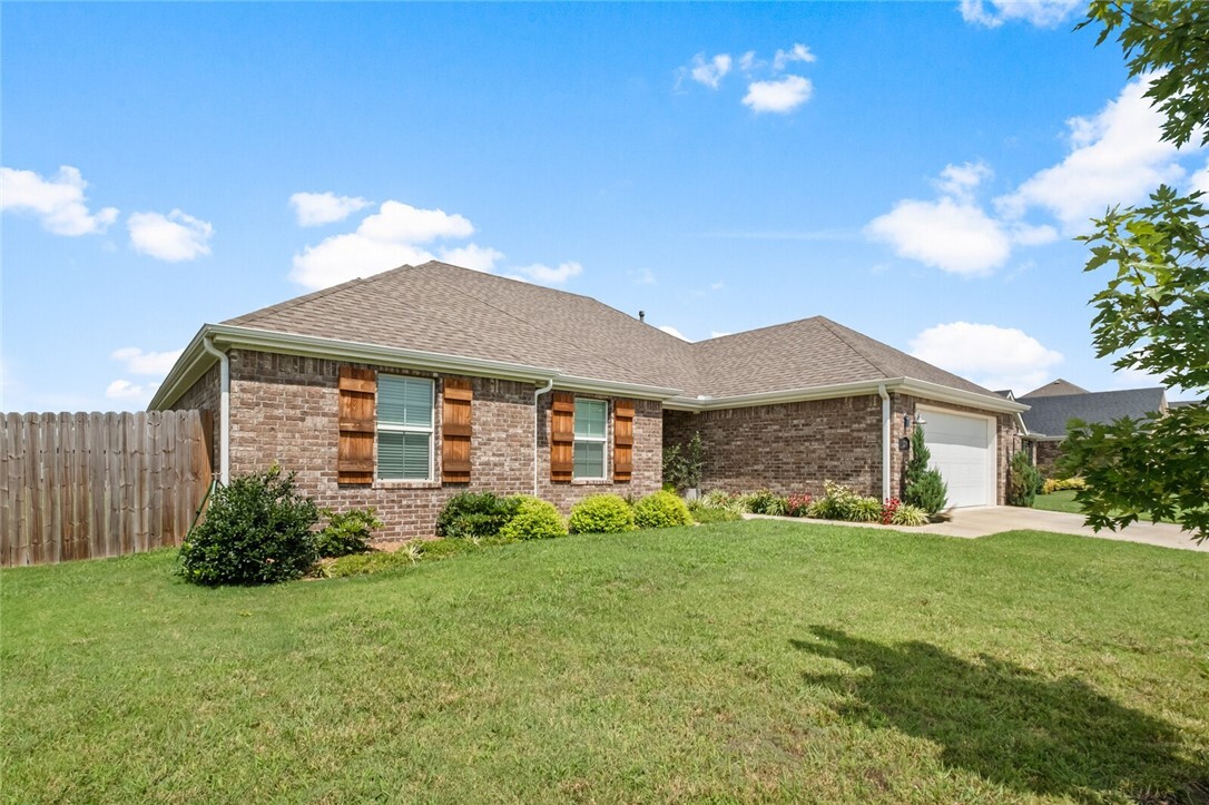 Property Photo: 529 N Greylag AR 72730