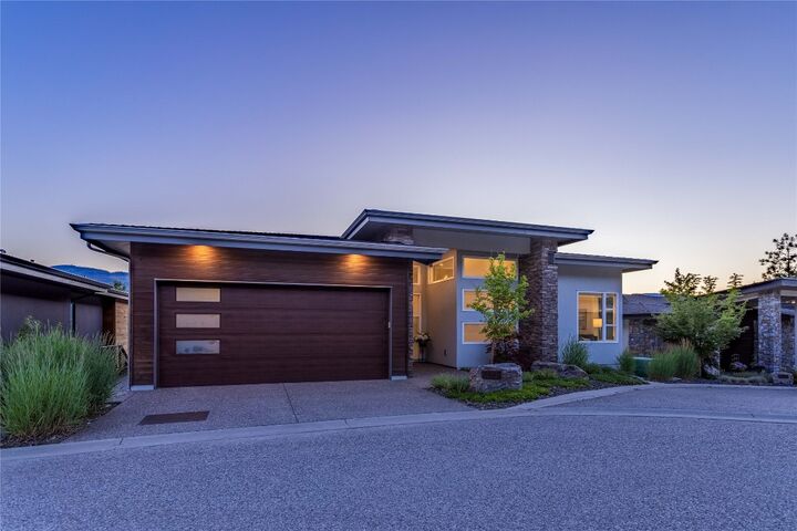 Photo de la propriété: 3452 Blue Grass Lane BC V1V 3G1