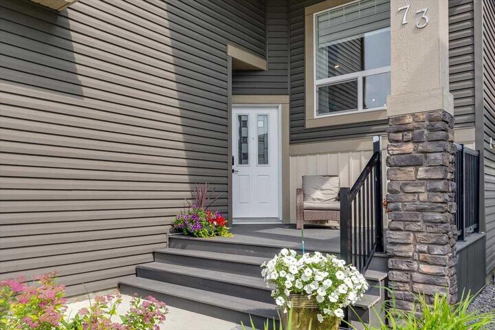 Property Photo:  73 Longmire Close  AB T4R 0T1 