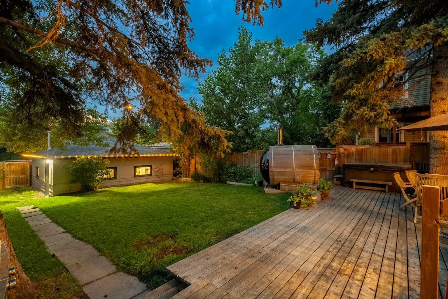 Photo de la propriété: 3637 13A Street SW AB T2T 3S8
