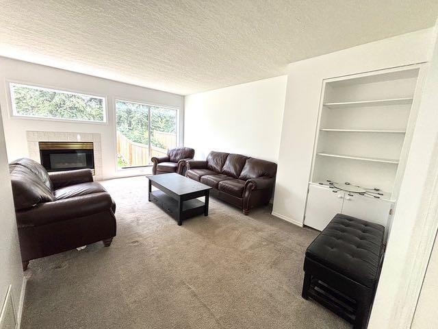 Property Photo: 465 Makenny Street 7 AB T7V 1H3
