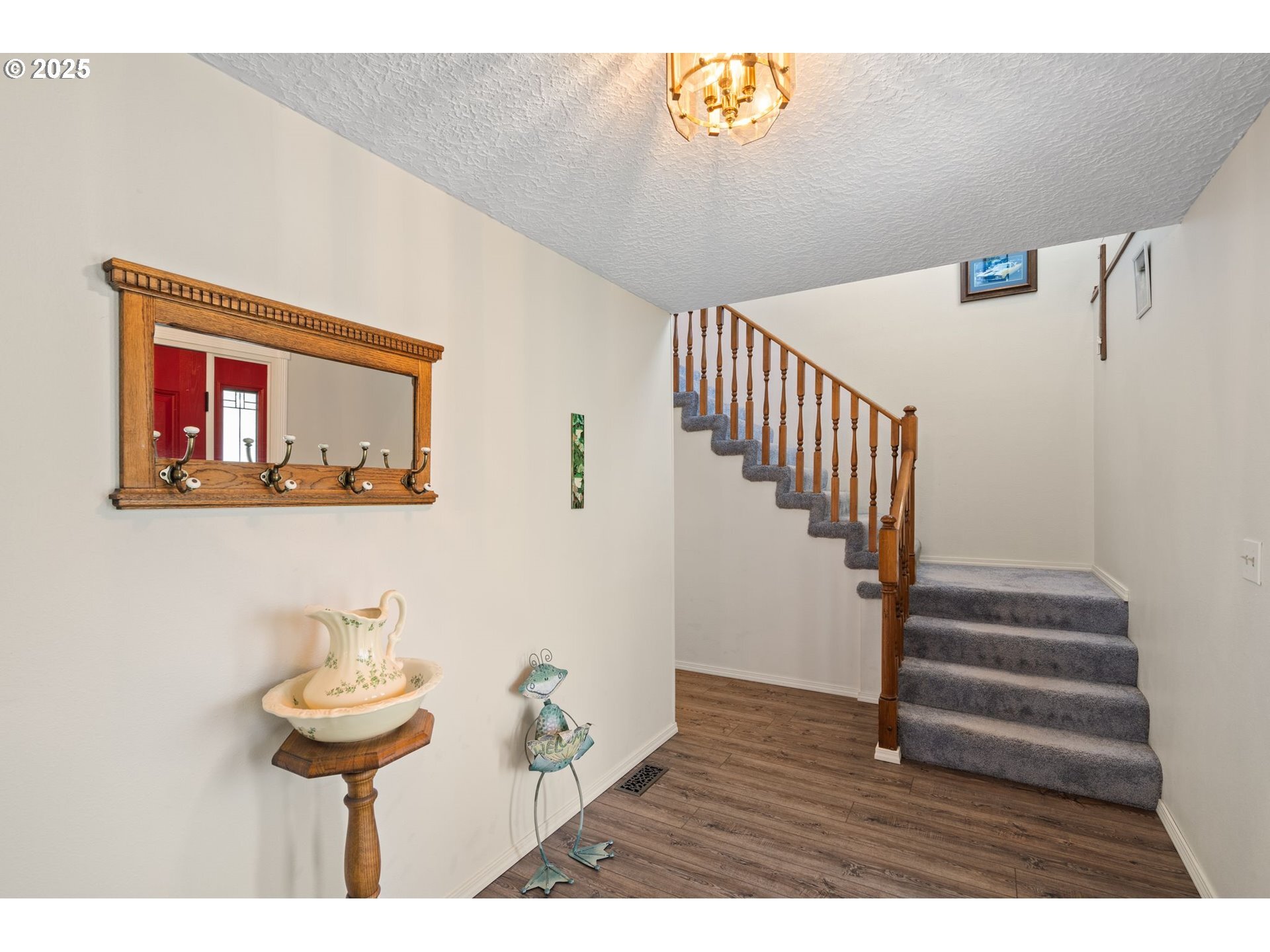 Property Photo:  2211 SE Park Crest Ave  WA 98683 