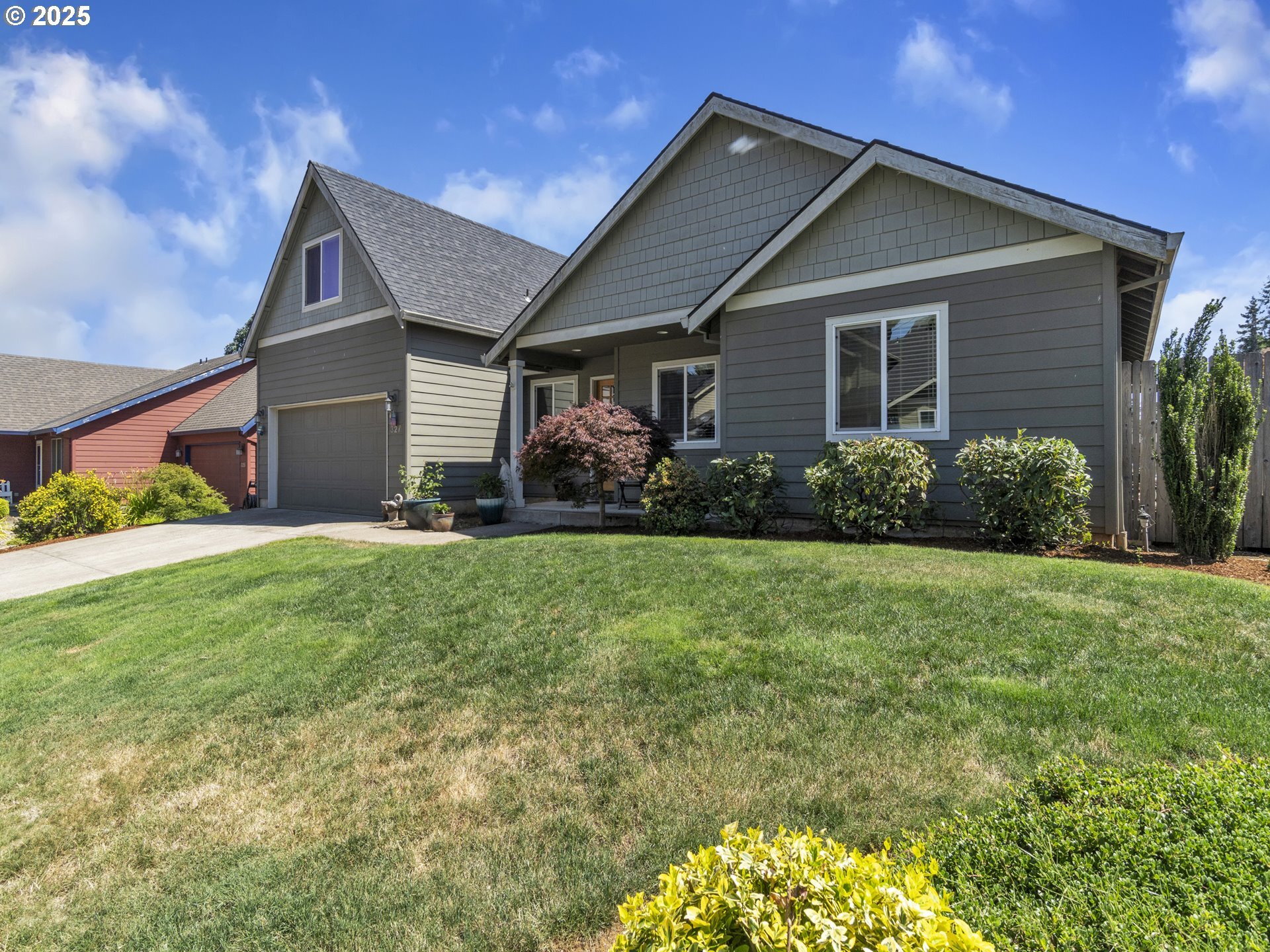 Property Photo:  327 NW Pacific Hills Dr  OR 97396 